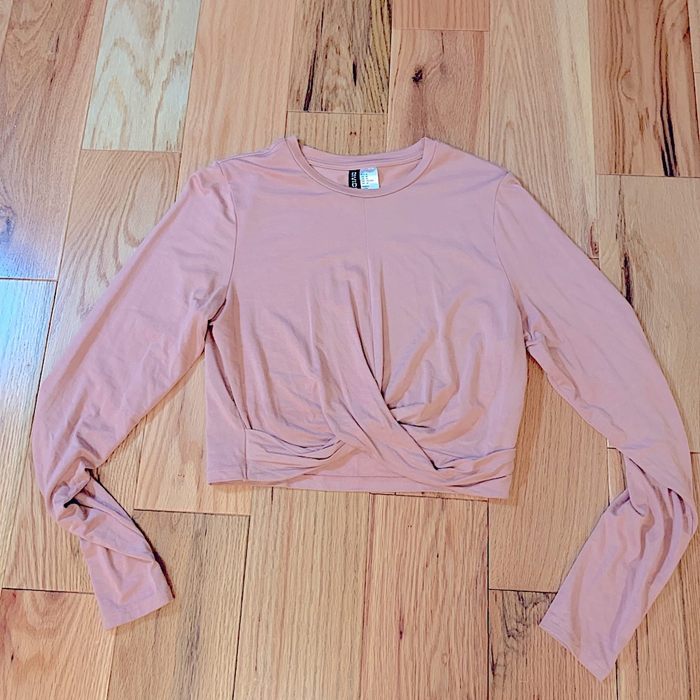 H&M long sleeve crop top. Great for a night out being cute and comfortable